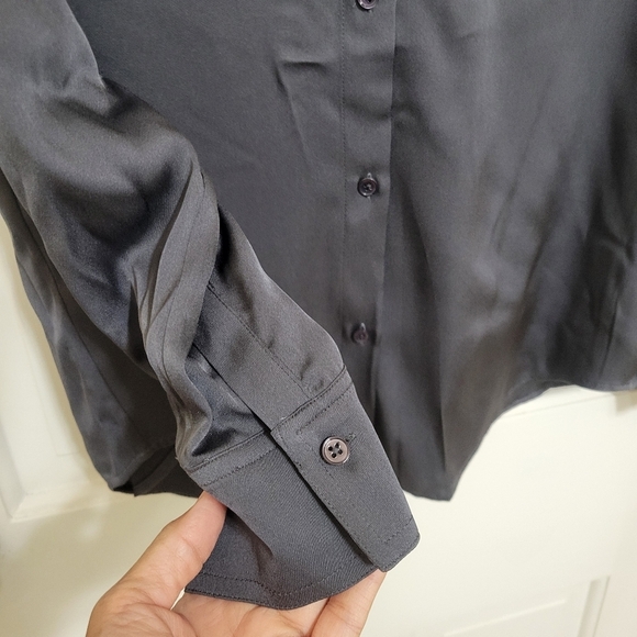 Vince NWT Long sleeve Button Front Silk blouse. - Picture 14 of 14